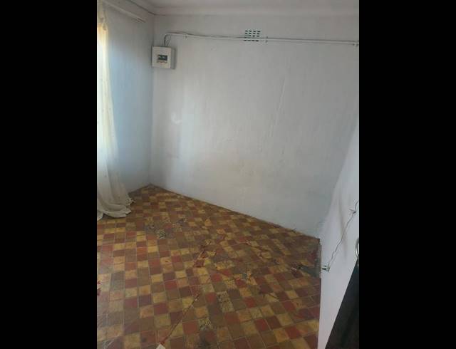 2 BEDROOM HOUSE FOR SALE IN ORLANDO WEST